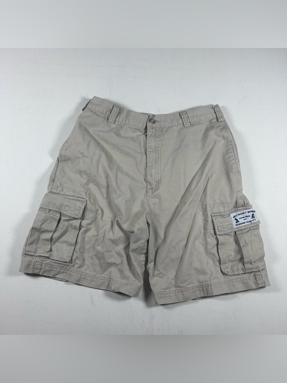 Walt Disney World  men cargo shorts khakis says sz 32 but it Measures 30 Vintage